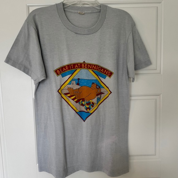 Vintage 80s Bear It At Bennigans Restaurant T Shirt Screen Stars USA Single Stch - Picture 1 of 11